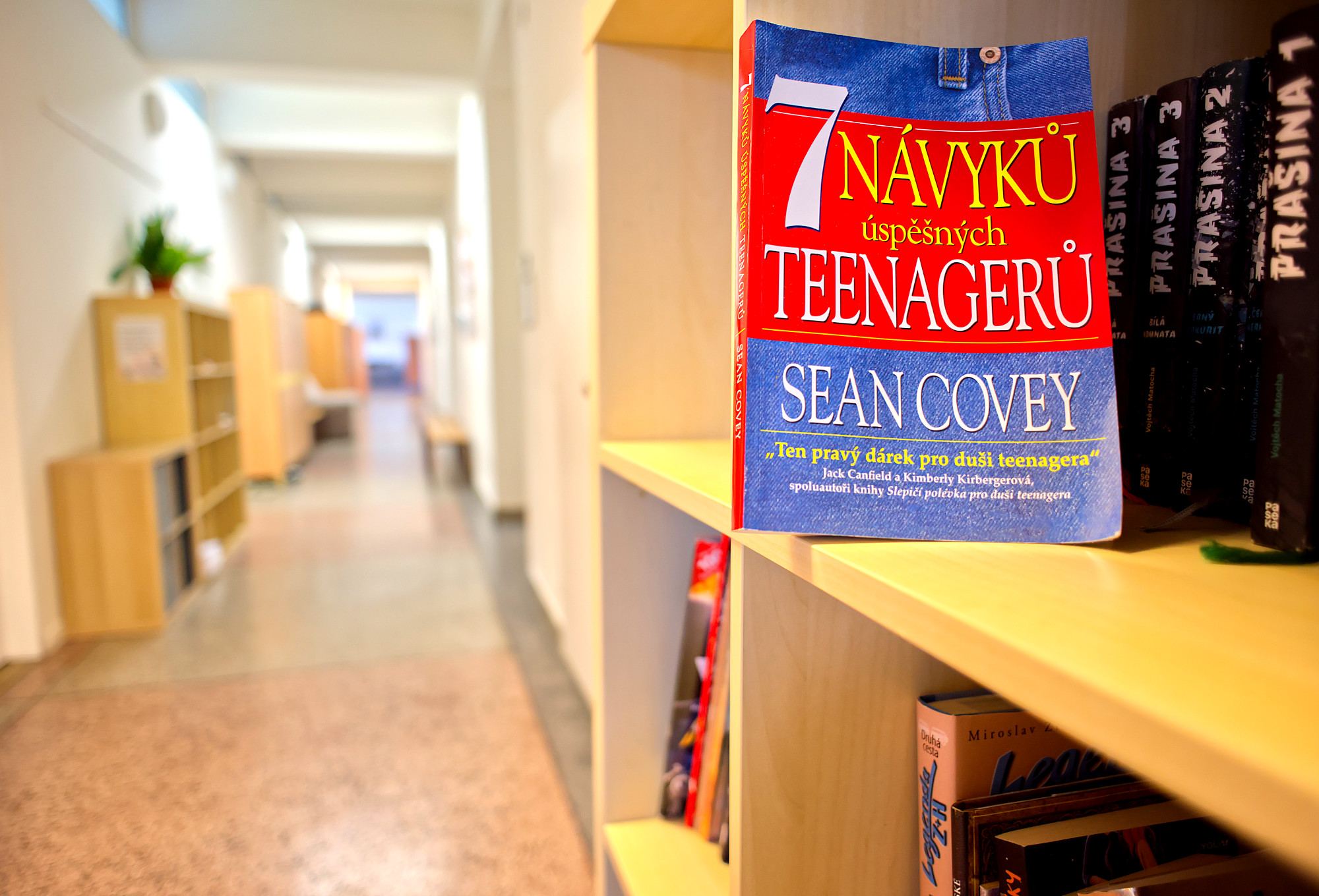Studenti v prostorách Monty Lycea